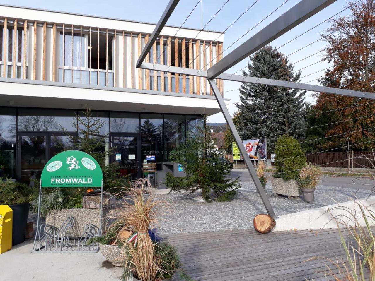 Hubertushof Fromwald Hotel Und Gasthof Bad Fischau Exterior photo